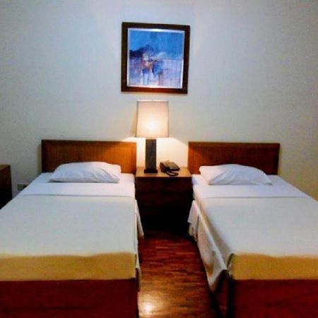 Amorsolo Mansion Hotel Манила Екстериор снимка