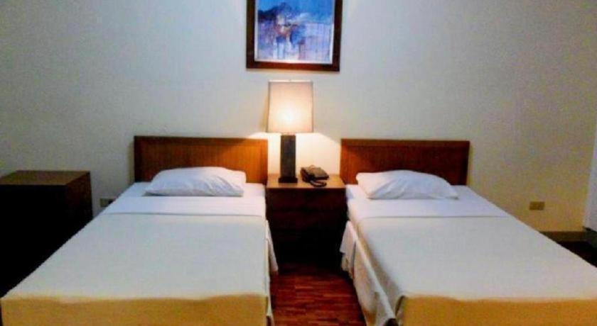 Amorsolo Mansion Hotel Манила Екстериор снимка