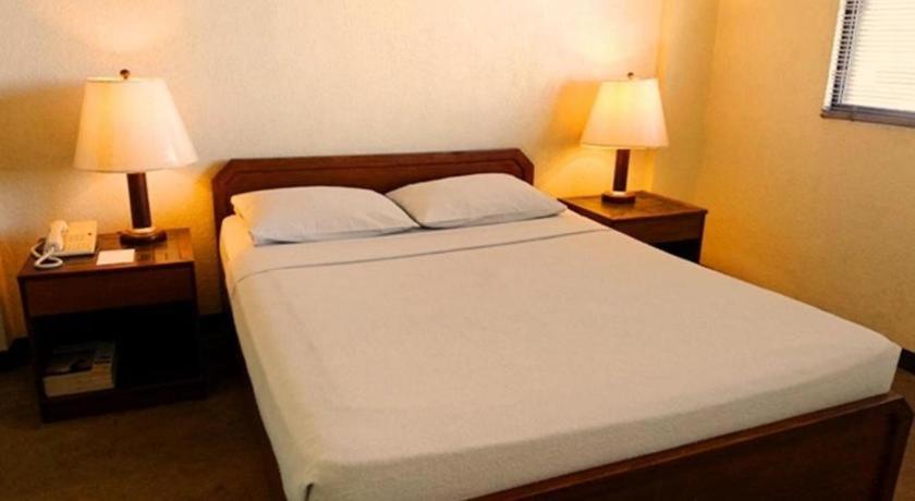 Amorsolo Mansion Hotel Манила Екстериор снимка